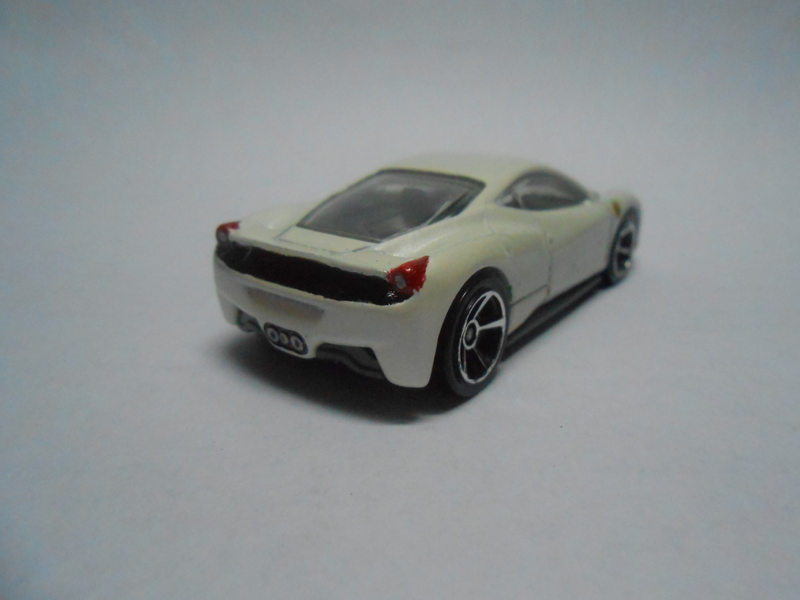 Illustration for article titled Putting details on the Hotwheels Ferrari 458 Italia